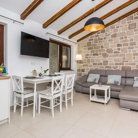 Malcic 2 By Interhome דירה